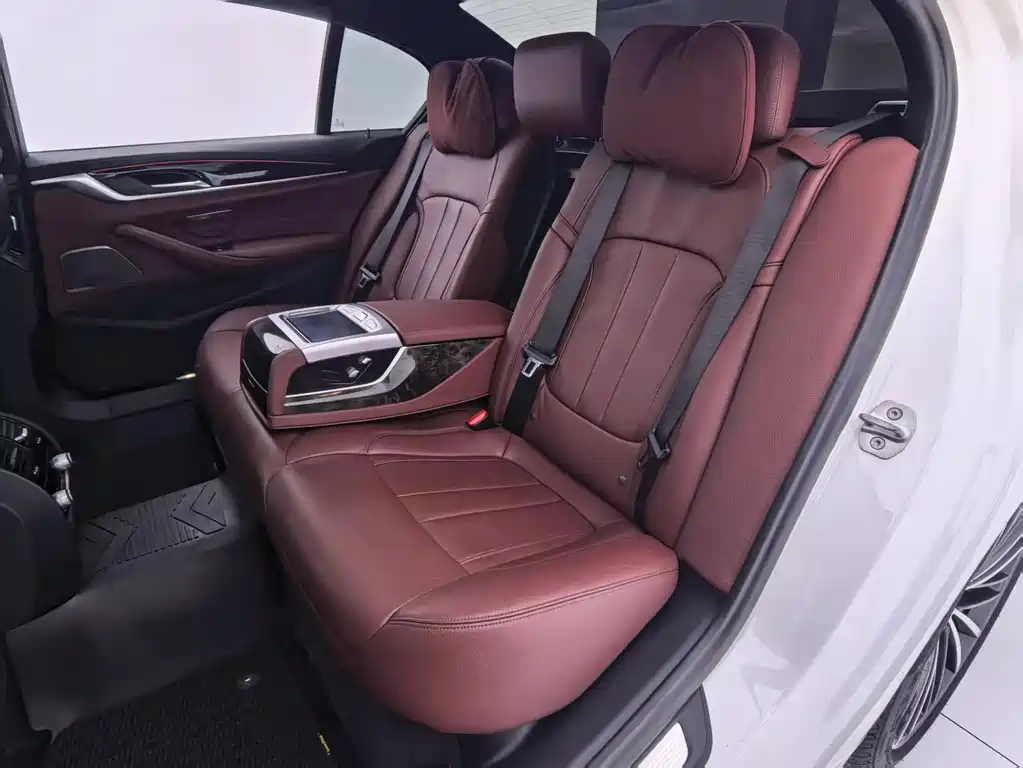 BMW 5 Series 2020 — фото 15