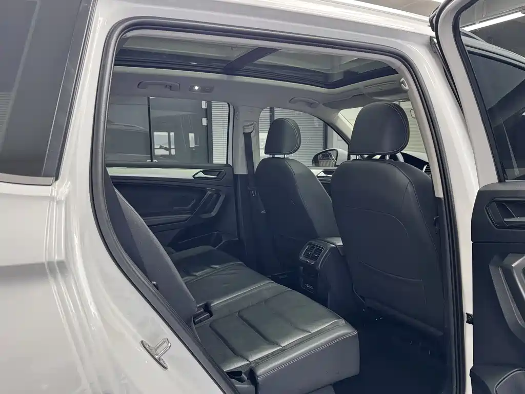 Volkswagen Tiguan L 2020 — фото 17