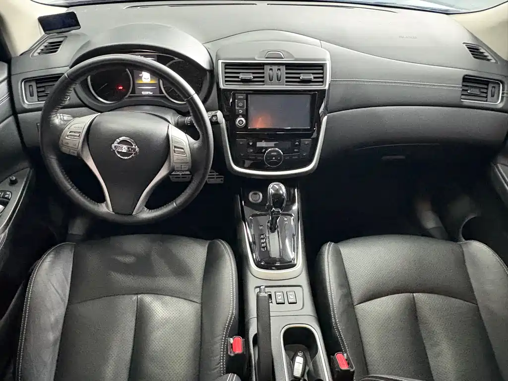 Nissan Tiida 2017 — фото 9