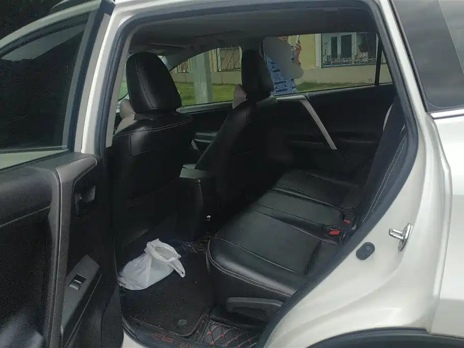 Toyota RAV4 2016 — фото 11