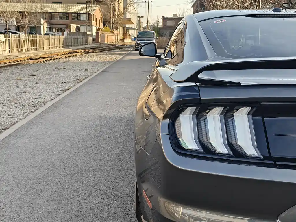 Ford Mustang 2019 — фото 11