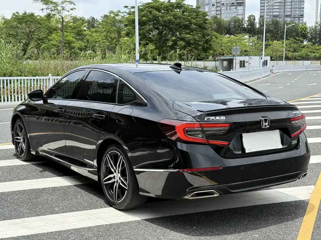 Honda Accord 2022 — фото 10