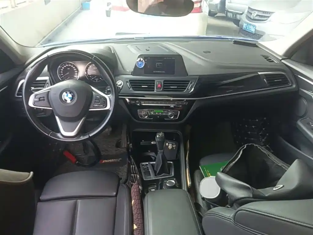 BMW 1 Series 2018 — фото 10