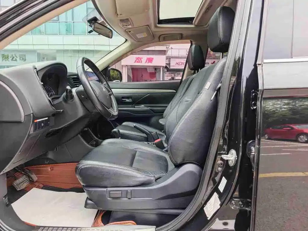 Mitsubishi Outlander 2015 — фото 13
