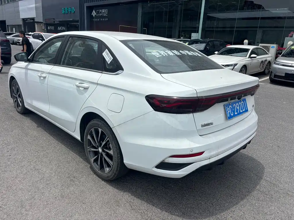 Geely Emgrand 2024