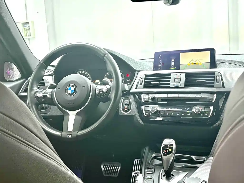 BMW 3 Series 2018 — фото 5