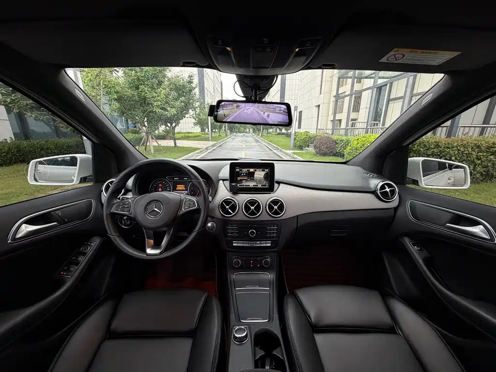 Mercedes-Benz B-Class 2016 — фото 16