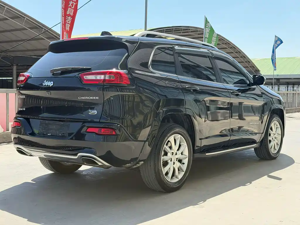 Jeep Cherokee 2018 — фото 6