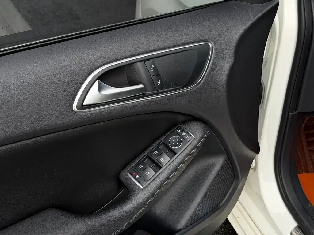 Mercedes-Benz B-Class 2016 — фото 11