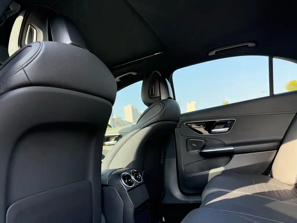 Mercedes-Benz C-Class 2023 — фото 10