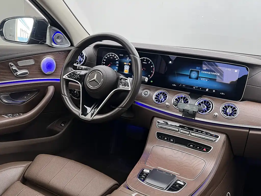 Mercedes-Benz E-Class 2023 — фото 18