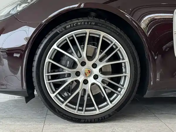 Porsche Panamera 2023