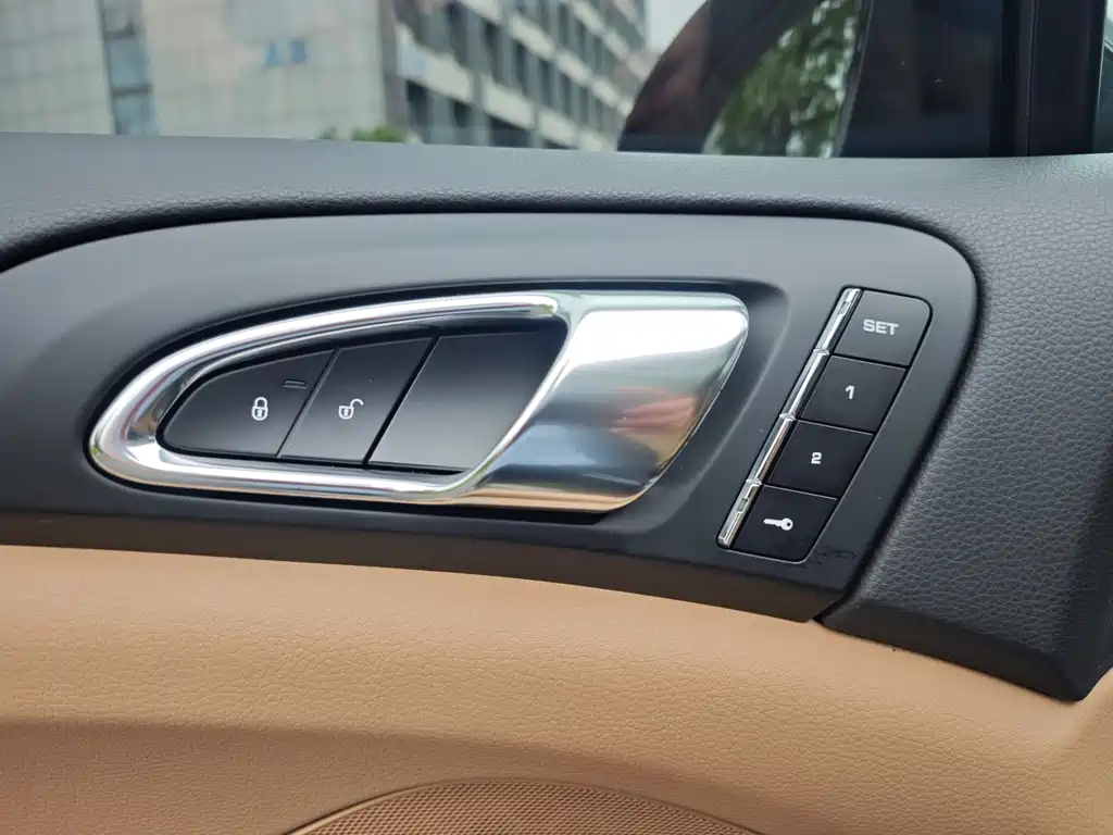 Porsche Cayenne 2015 — фото 19