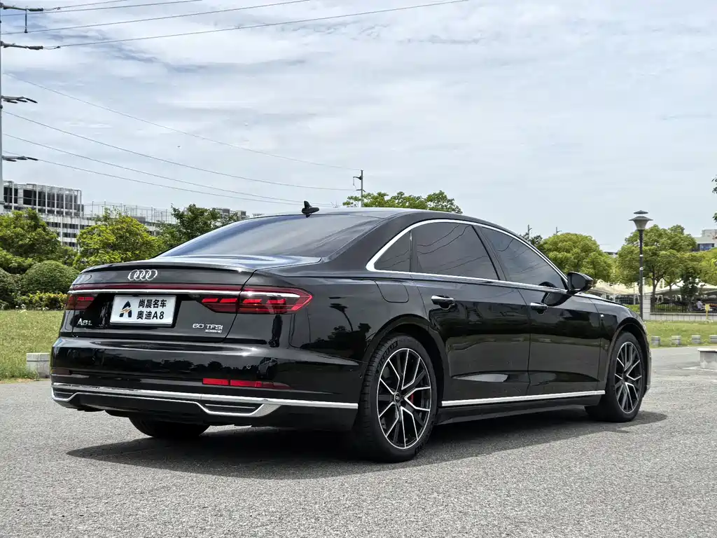Audi A8 2022 — фото 21