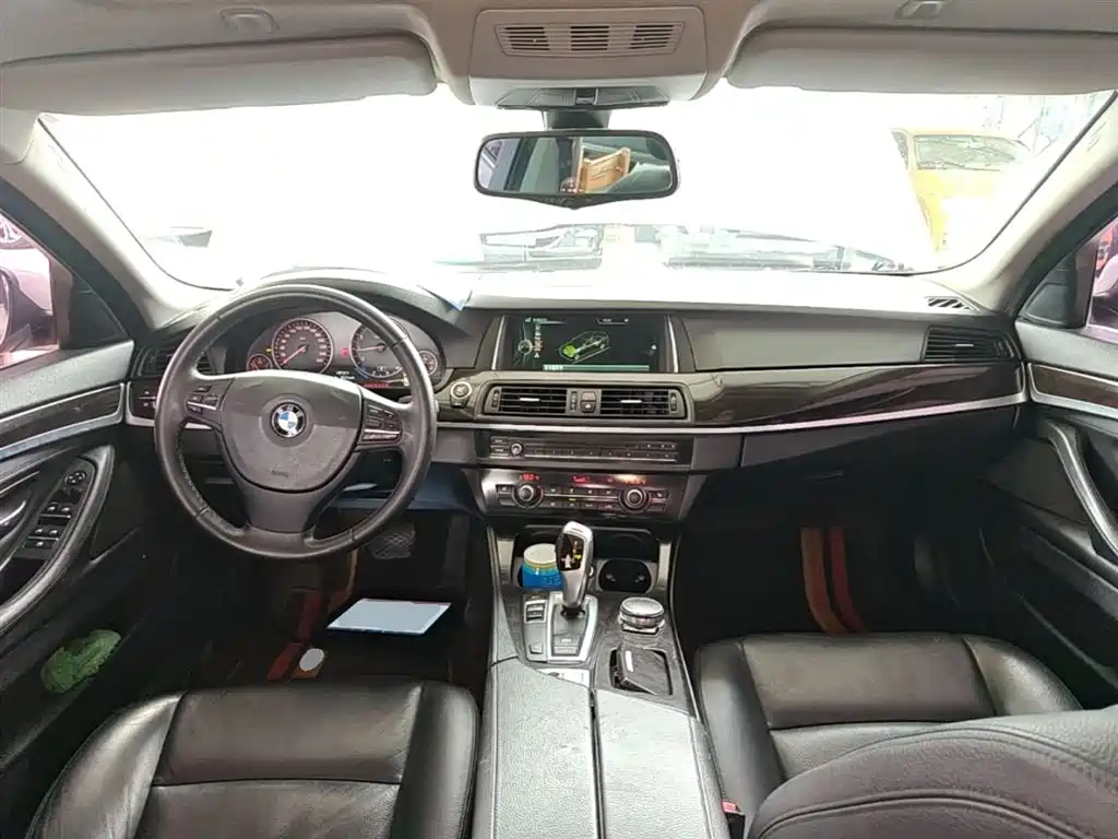 BMW 5 Series 2015 — фото 10