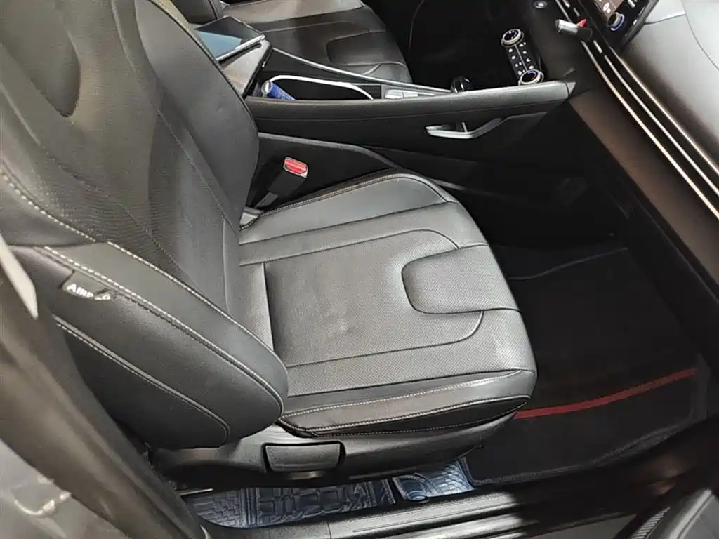 Hyundai Elantra 2022 — фото 25