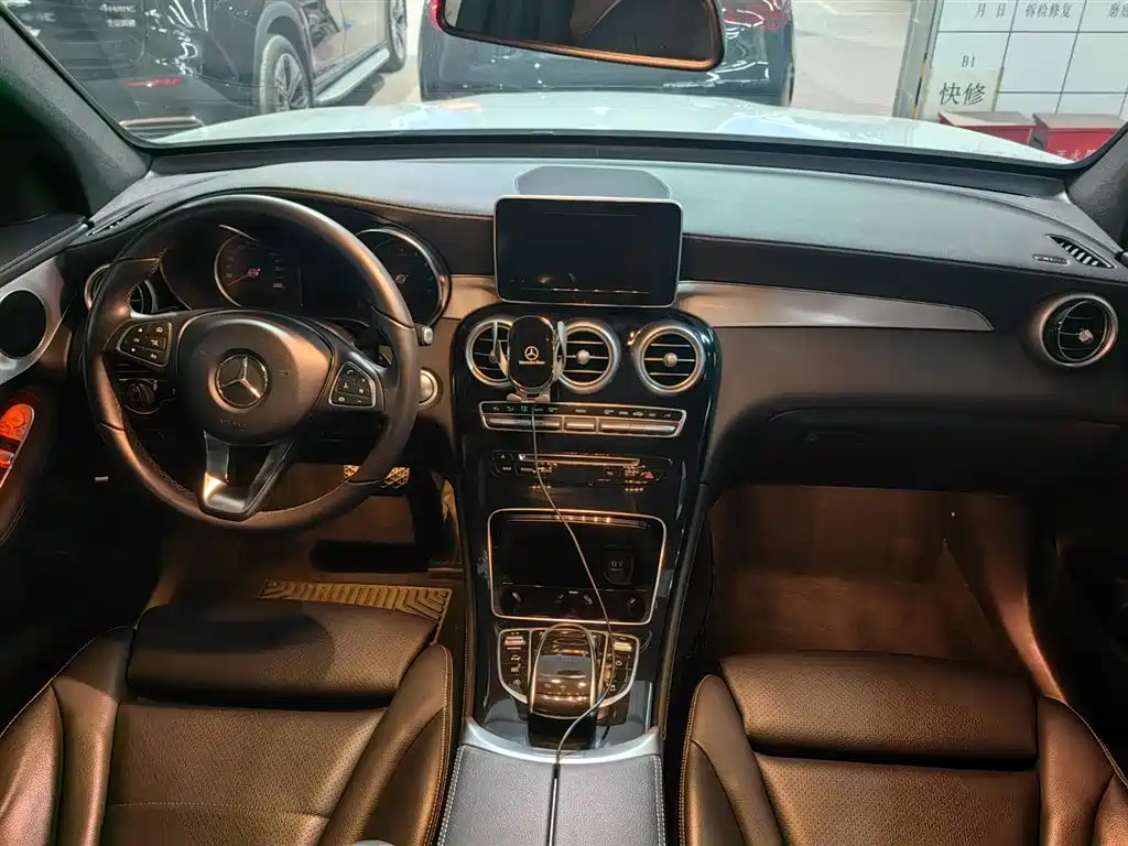 Mercedes-Benz GLC 2019 — фото 16