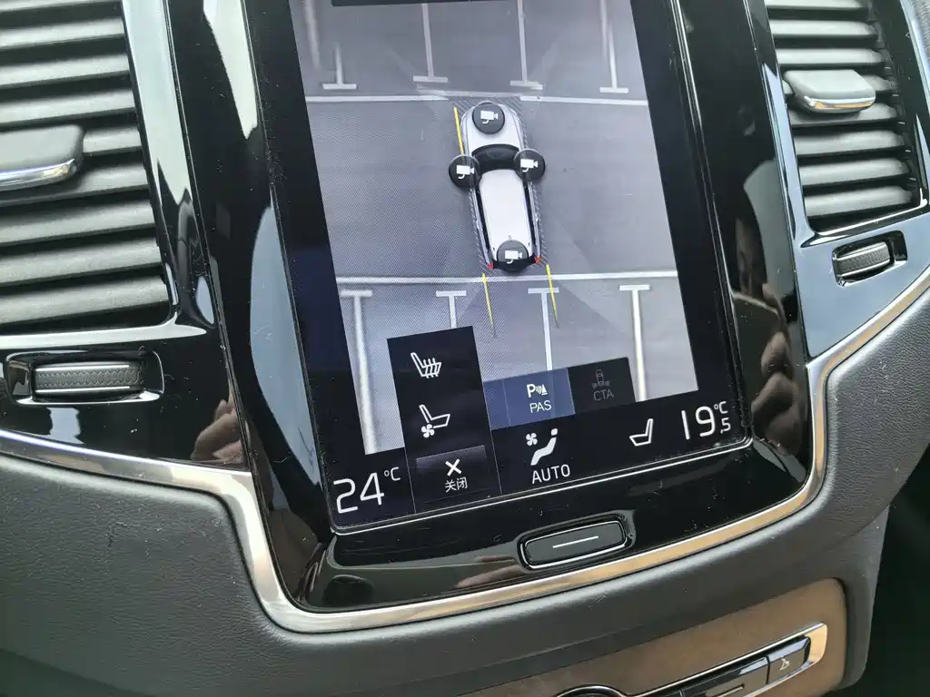 Volvo XC90 2017 — фото 13