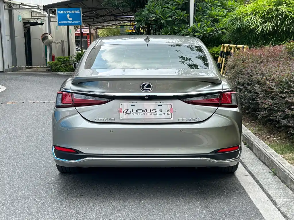 Lexus ES 2022 — фото 5