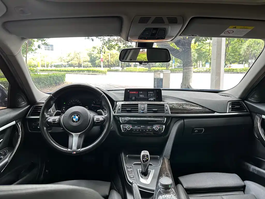 BMW 3 Series 2018 — фото 9