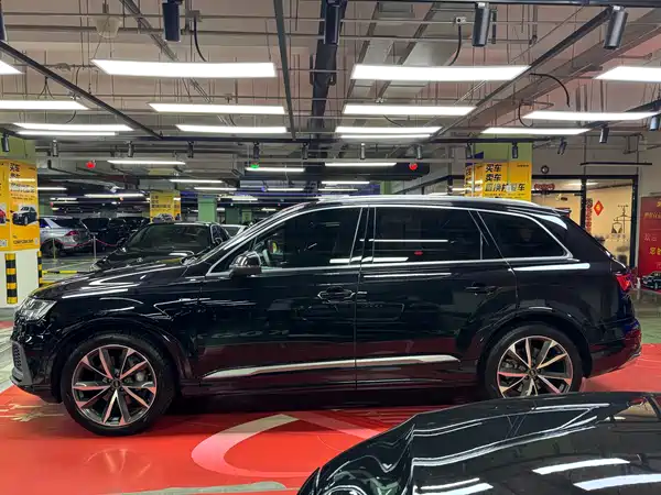 Audi Q7 2021