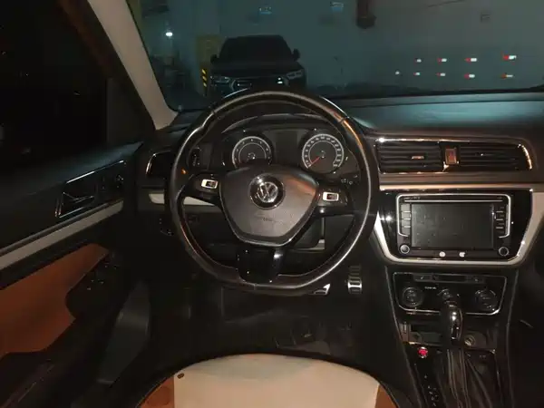 Volkswagen Cross Lavida 2016