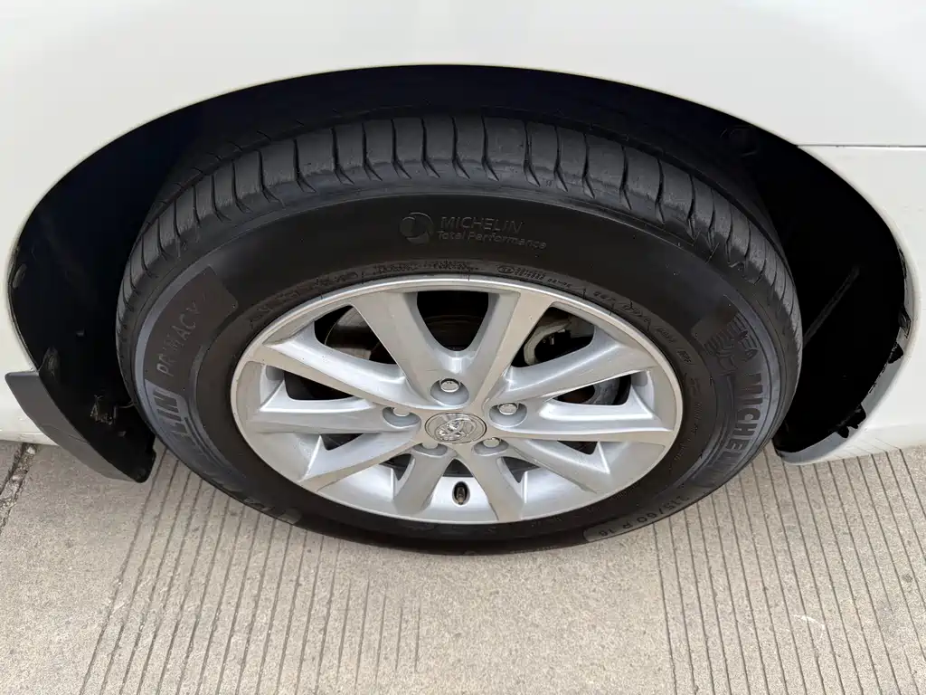 Toyota Camry 2011 — фото 26