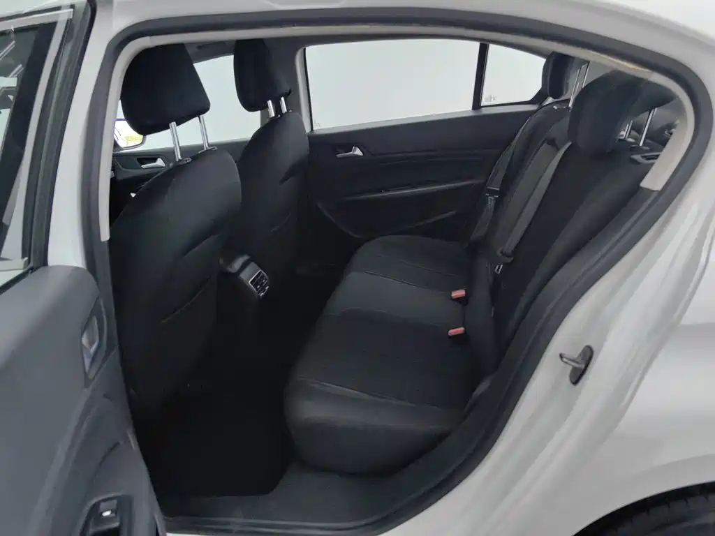 Peugeot 408 2016 — фото 15