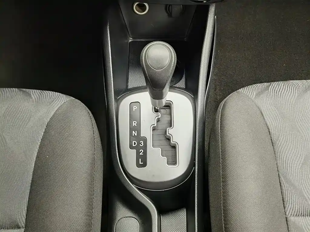 Kia K2 2015 — фото 13