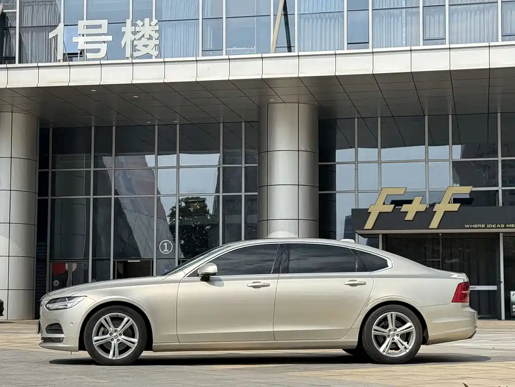 Volvo S90 2018 — фото 15