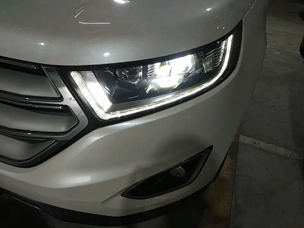 Ford Edge 2019 — фото 18