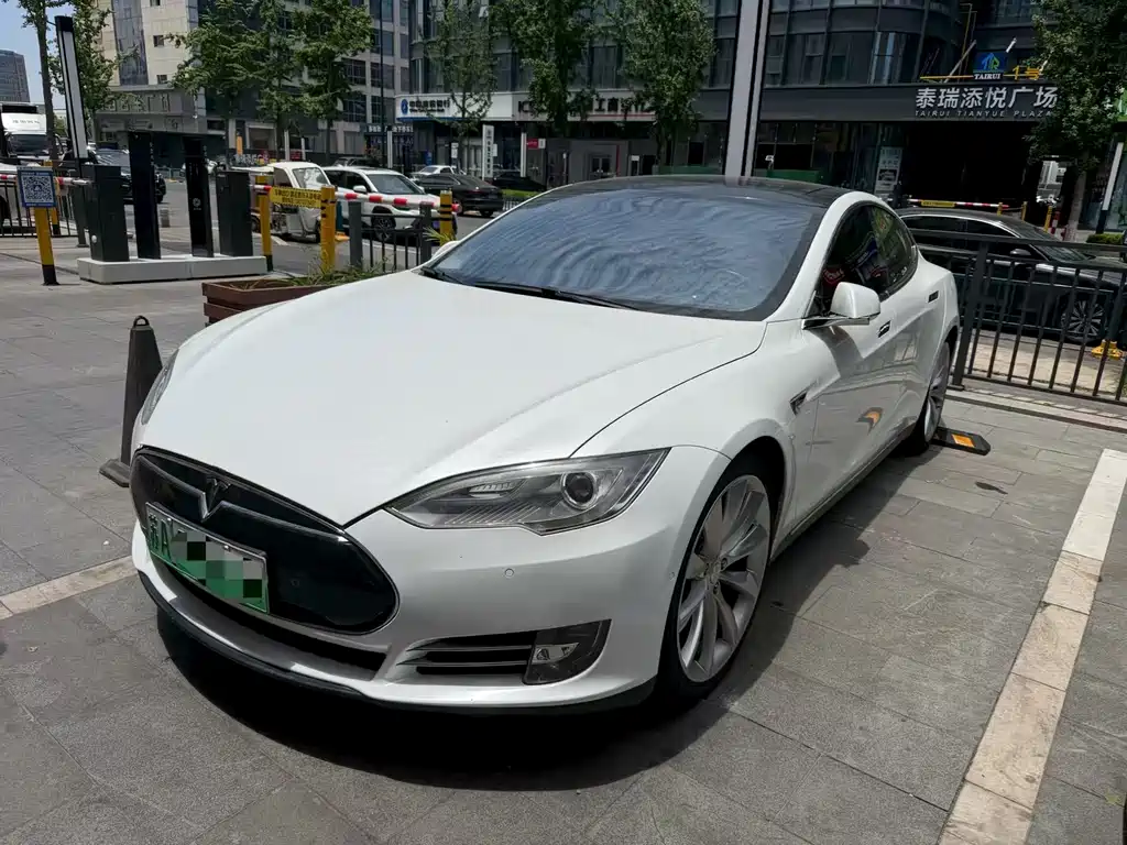 Tesla Model S 2015