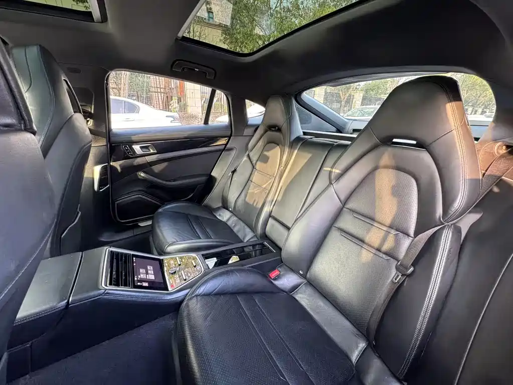 Porsche Panamera 2019 — фото 17