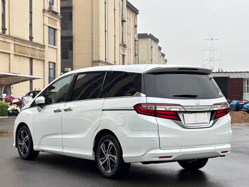 Honda Odyssey 2016 — фото 9