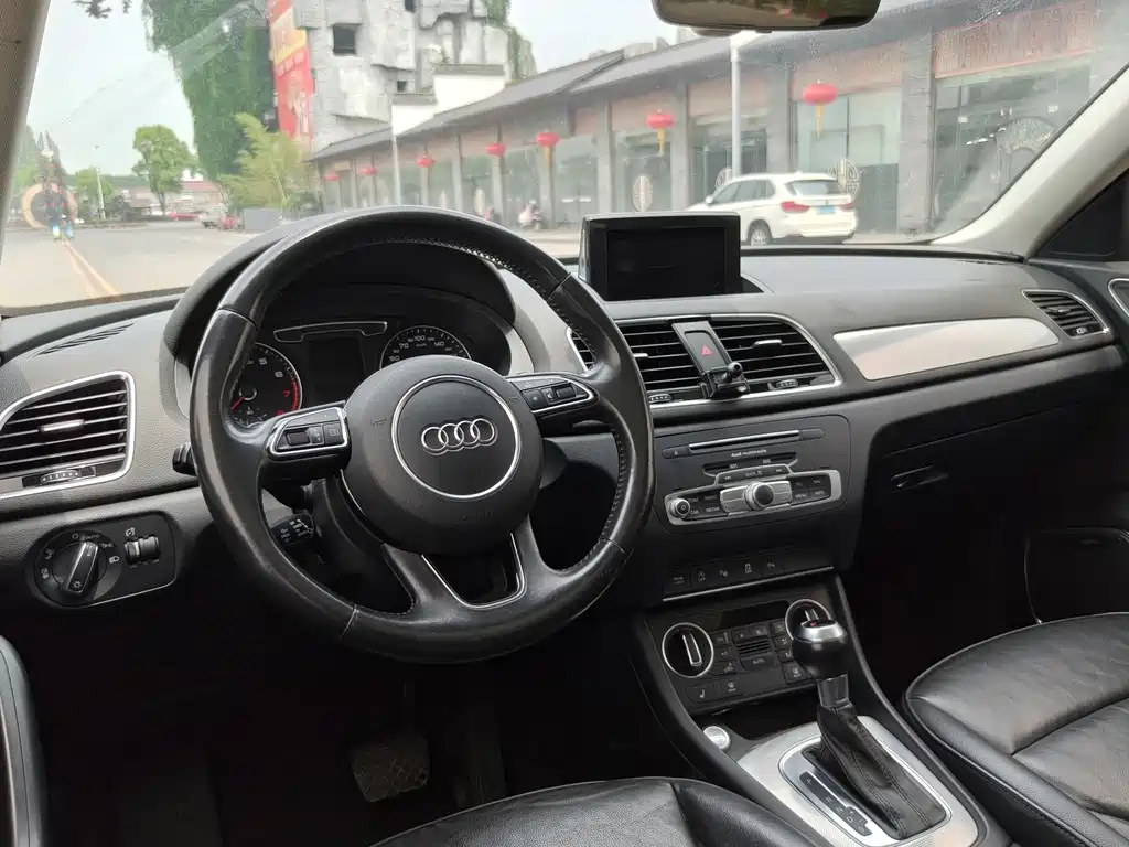 Audi Q3 2016 — фото 8