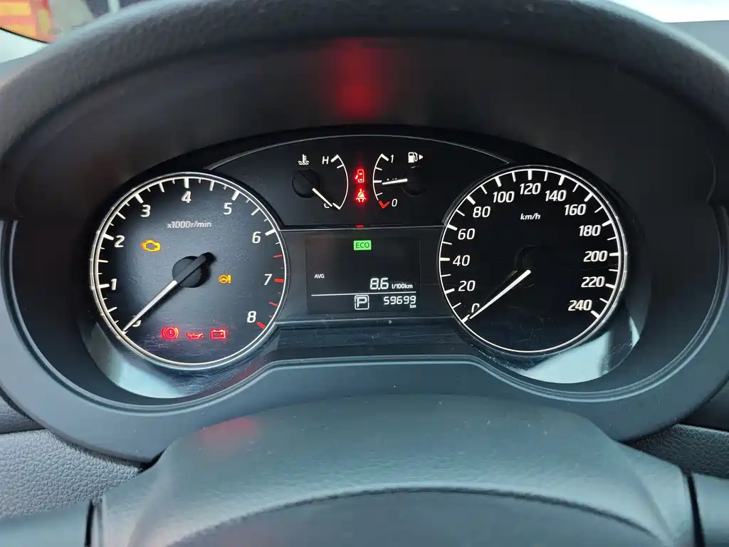 Nissan Tiida 2017 — фото 15