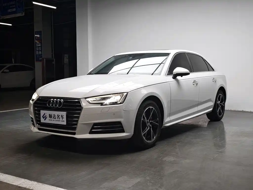 Audi A4L 2018 — фото 1