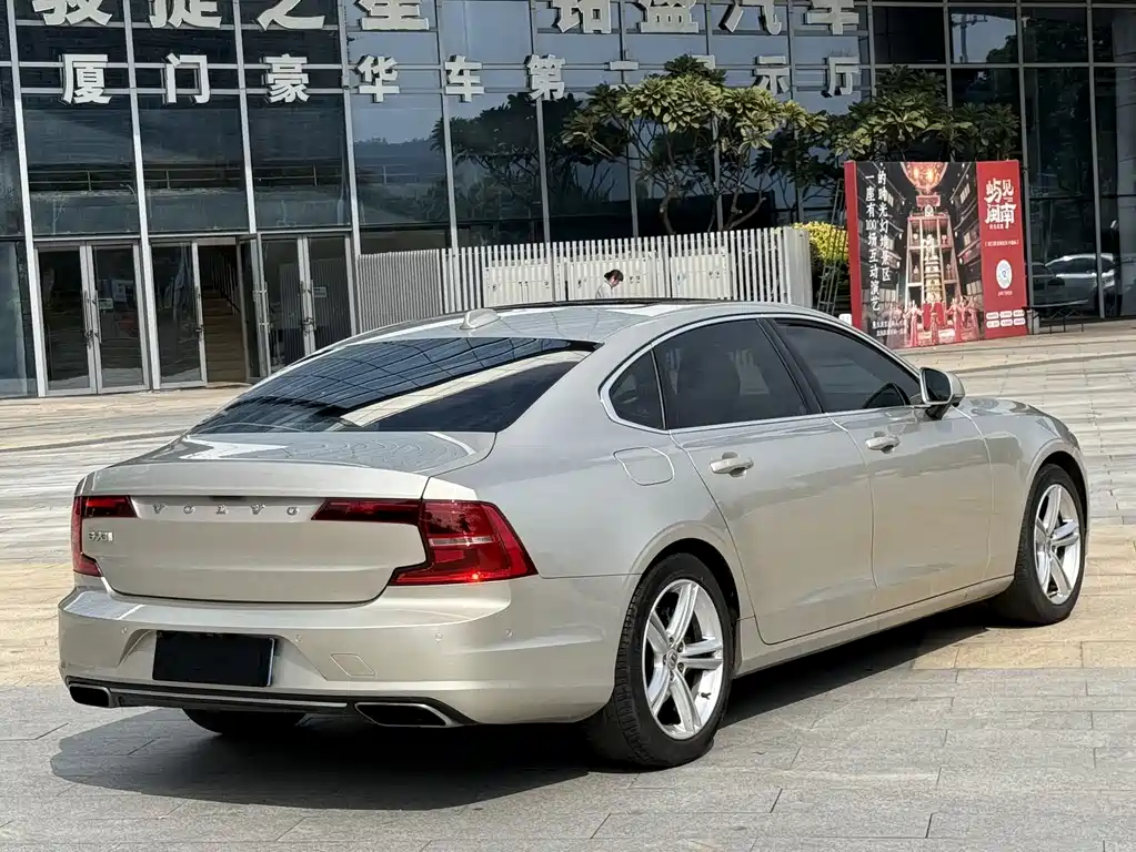 Volvo S90 2018 — фото 12