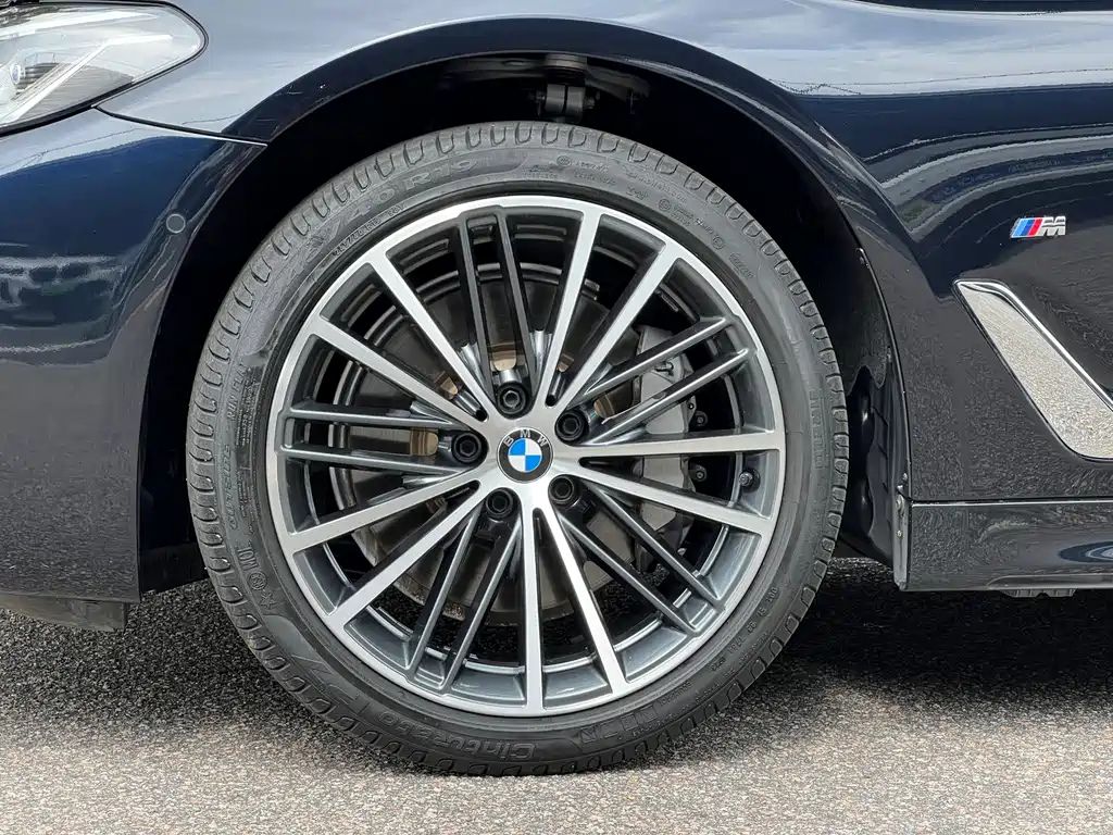 BMW 5 Series 2023 — фото 18