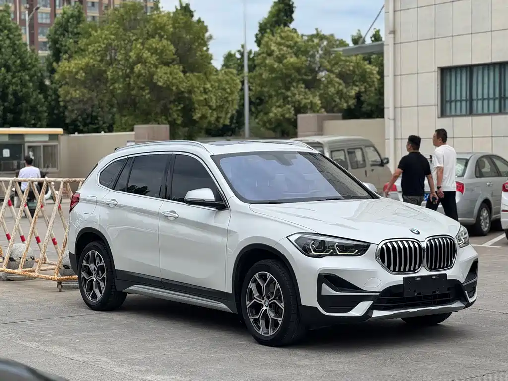 BMW X1 2022 — фото 3