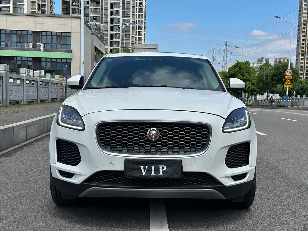Jaguar E-PACE 2020 — фото 2