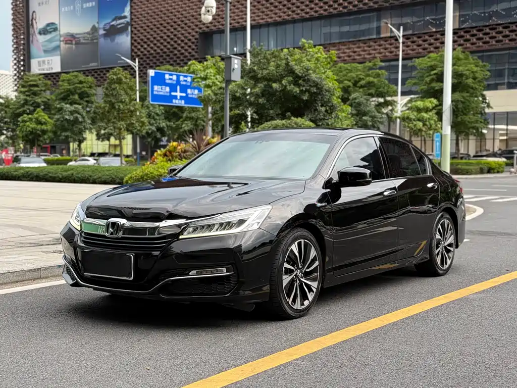 Honda Accord 2018 — фото 1