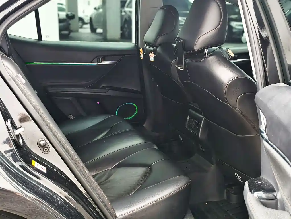 Toyota Camry 2018 — фото 10
