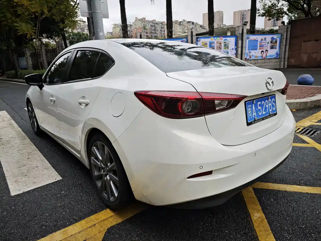 Mazda 3 Axela 2017 — фото 17