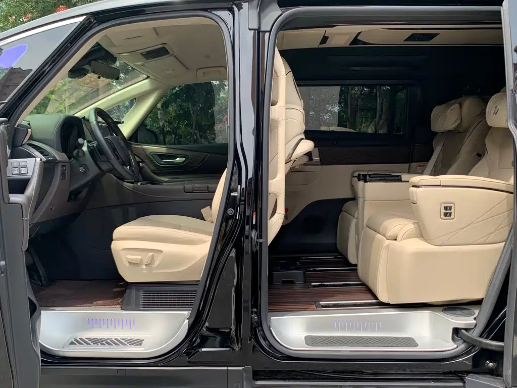 Toyota Alphard 2024 — фото 9
