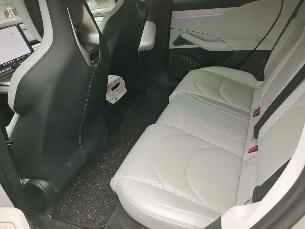 Xiaomi SU7 2024