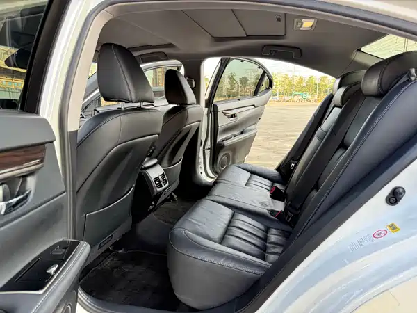 Lexus ES 2016