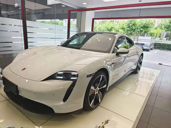 Porsche Taycan 2024