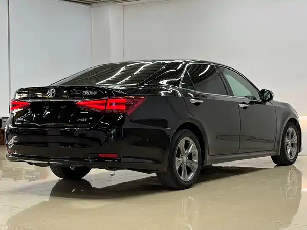 Toyota Crown 2015