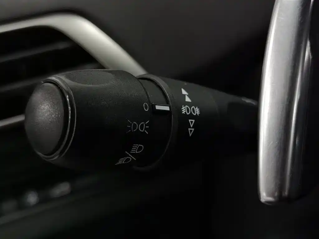 Peugeot 5008 2019 — фото 21
